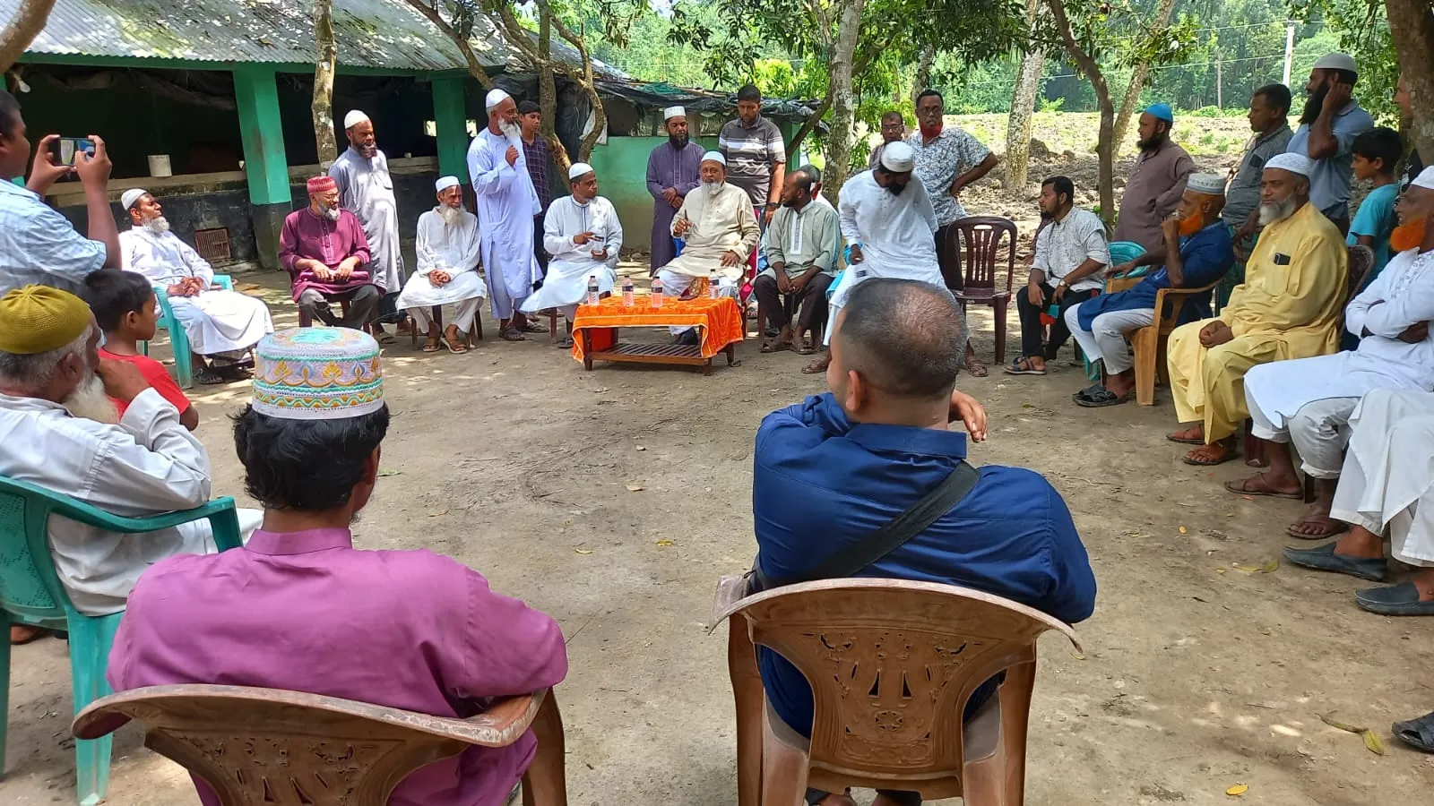 যশোরে আহত, পঙ্গু ও অসহায় মানুষের পাশে জামায়াতের এমপি গোলাম রসুল