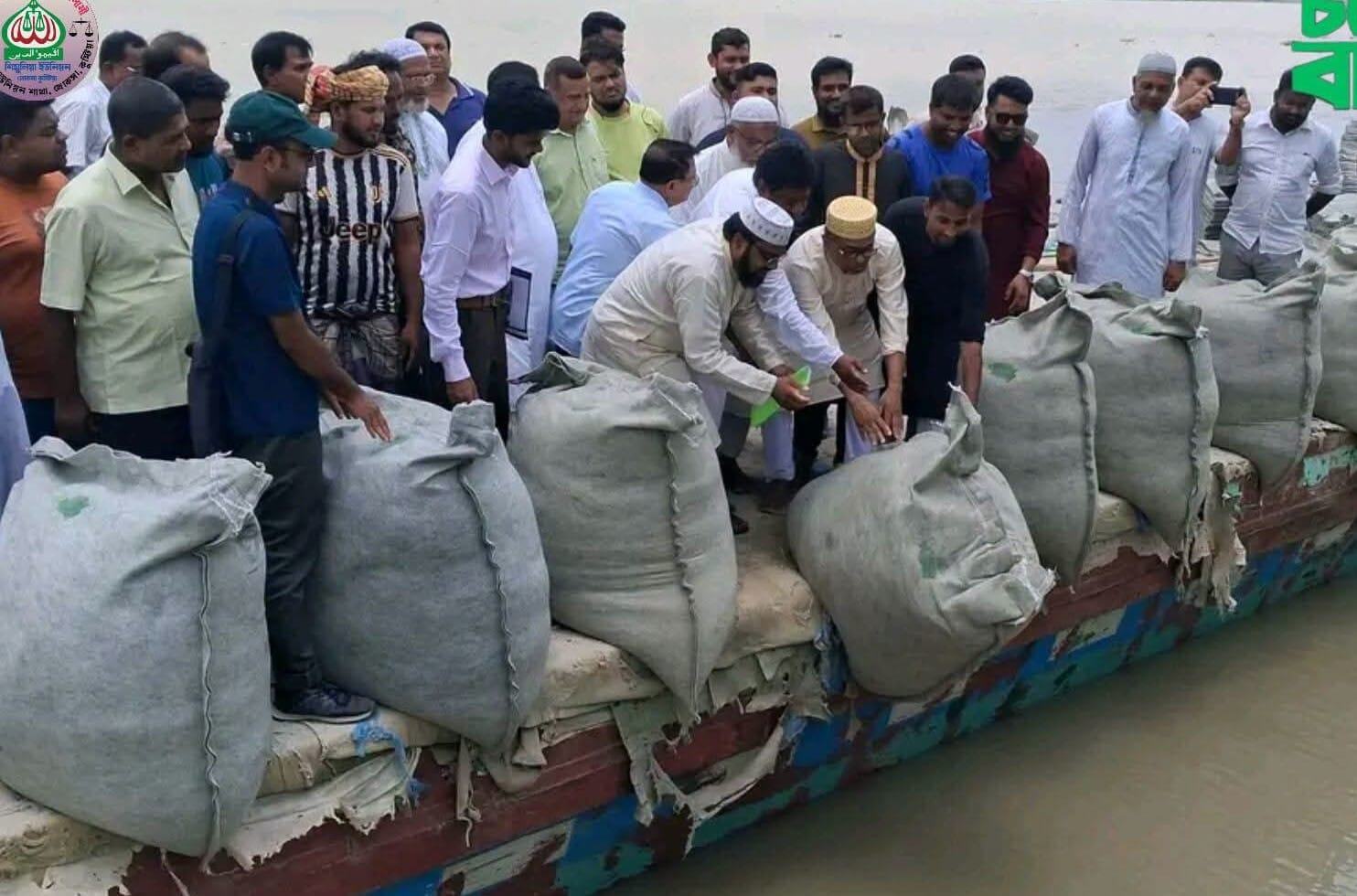 গড়াই নদীর ভাঙন রোধে খোকসায় জিও ব্যাগ দিয়ে উদ্বোধন করলেন এমপি আফজাল হোসাইন