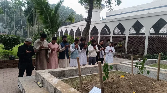 ওসমান হাদির কবর জিয়ারত করলেন জকসুর শিবির সমর্থিত প্যানেল