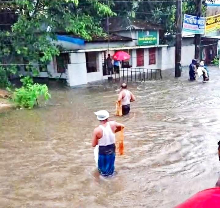 হালদার জোয়ার ও টানা বৃষ্টিতে হাটহাজারীতে জলাবদ্ধতা, প্রস্তুত ২১ আশ্রয়কেন্দ্র
