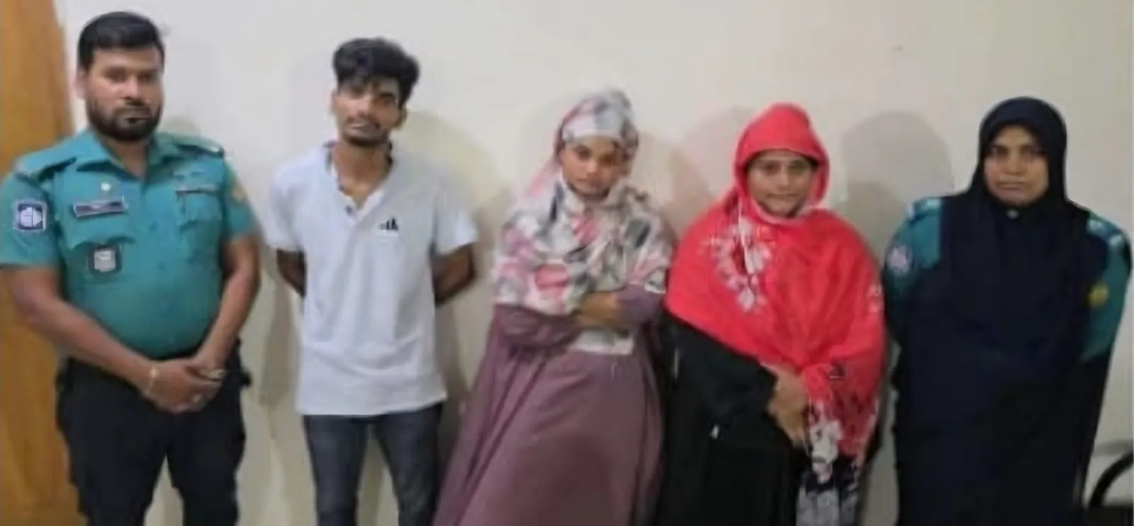 গাজীপুরে হানিট্র্যাপ চক্রের তিন সদস্য গ্রেপ্তার