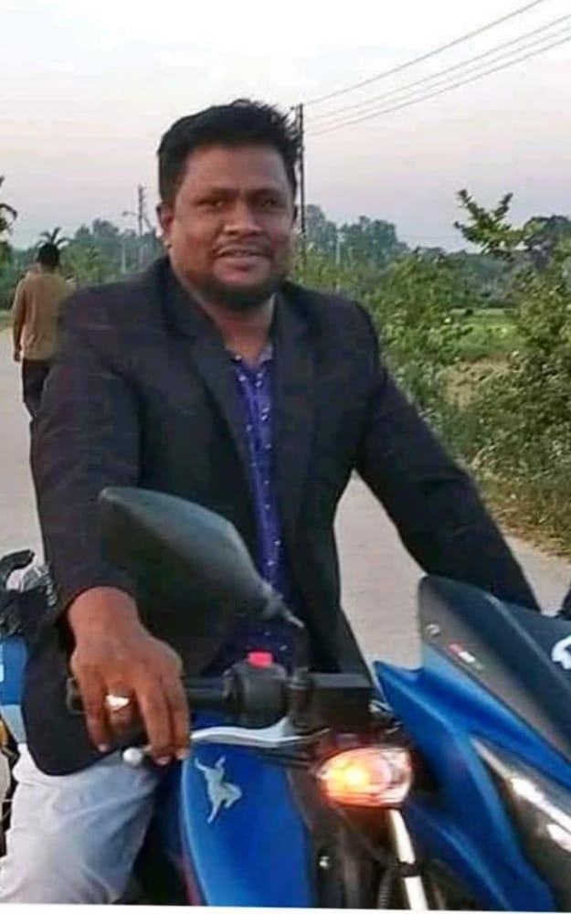 হাটহাজারীতে মেয়ের সামনে বাবাকে কুপিয়ে হত্যা