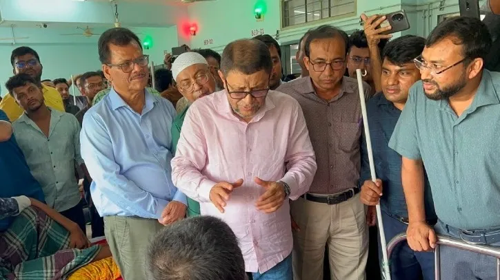 হঠাৎ সাতক্ষীরায় স্বাস্থ্যমন্ত্রী: দুই চিকিৎসকসহ ৩ জনকে বরখাস্তের নির্দেশ