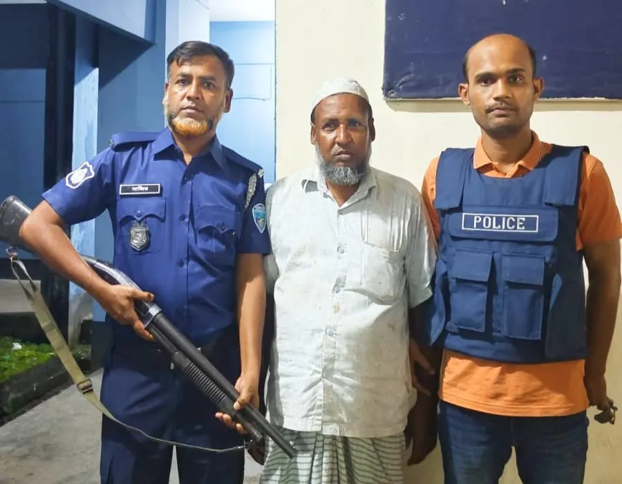 হাতিয়ায় আ’লীগ নেতাকে আটক