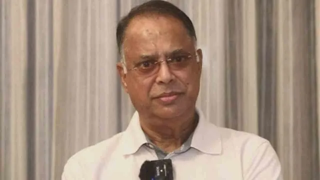 বিশ্ববাজারের তুলনায় তেলের দাম ‘সামান্য’ বেড়েছে