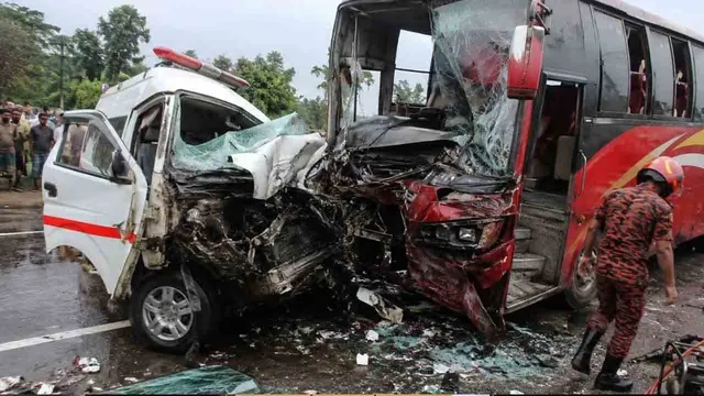 ফরিদপুরে সড়ক দুর্ঘটনায় নিহত ৫