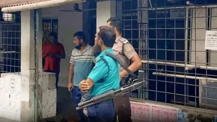 ফজরের নামাজরত অবস্থায় মসজিদে গুলি, দুই মুসল্লি গুলিবিদ্ধ