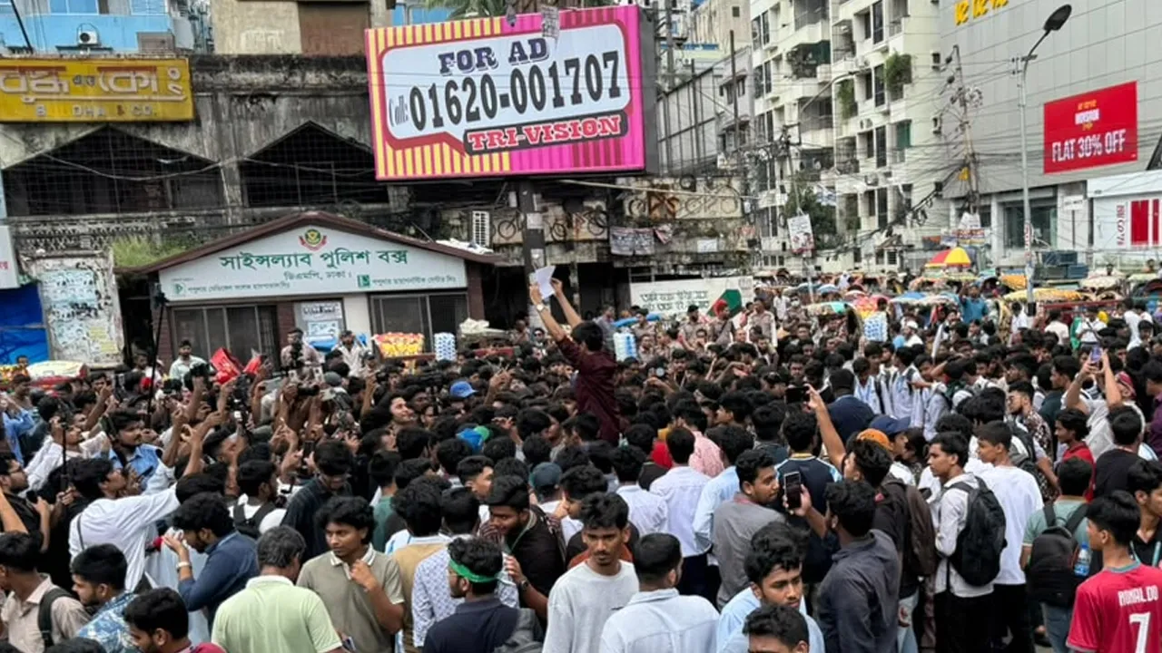 ‘আমি কে তুমি কে, পোল্ট্রি পোল্ট্রি’