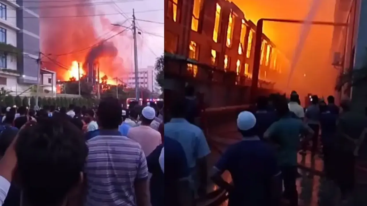 আদমজী ইপিজেডে কাপড়ের গোডাউনে আগুন