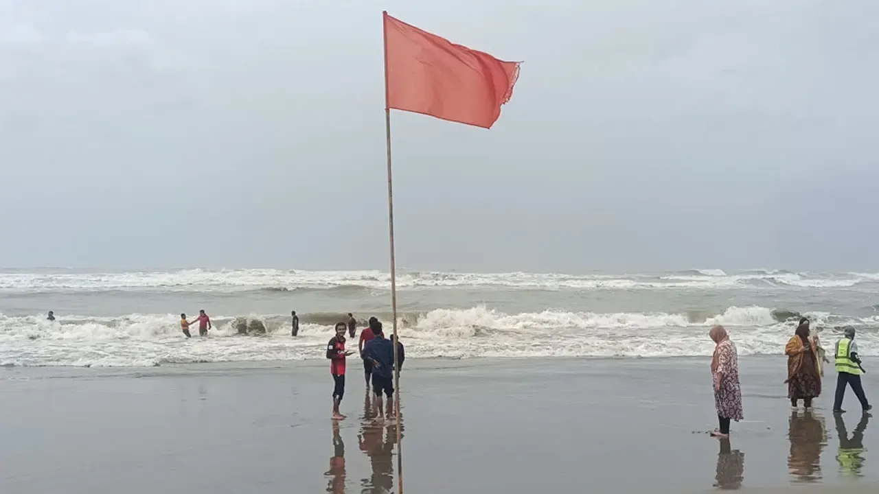 সকল সমুদ্রবন্দরে ৩ নম্বর সংকেত
