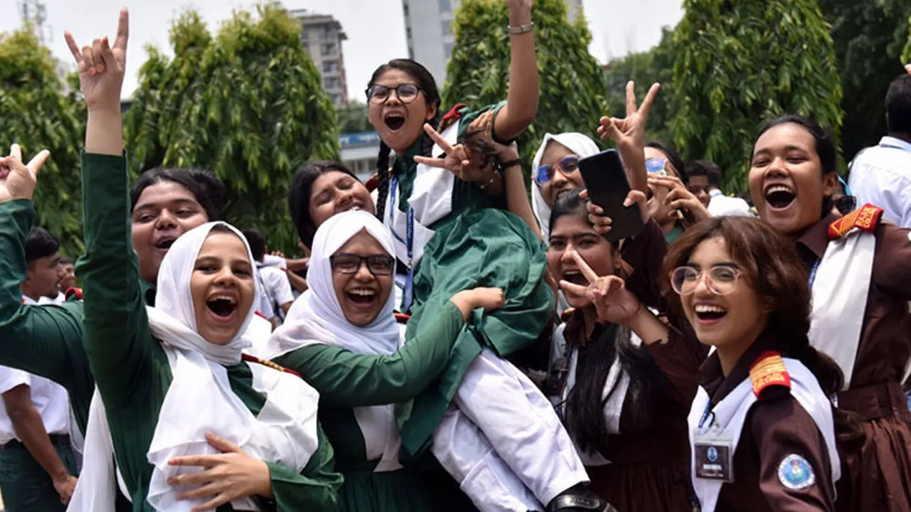এসএসসির ফল প্রকাশের সম্ভাব্য তারিখ জানাল বোর্ড