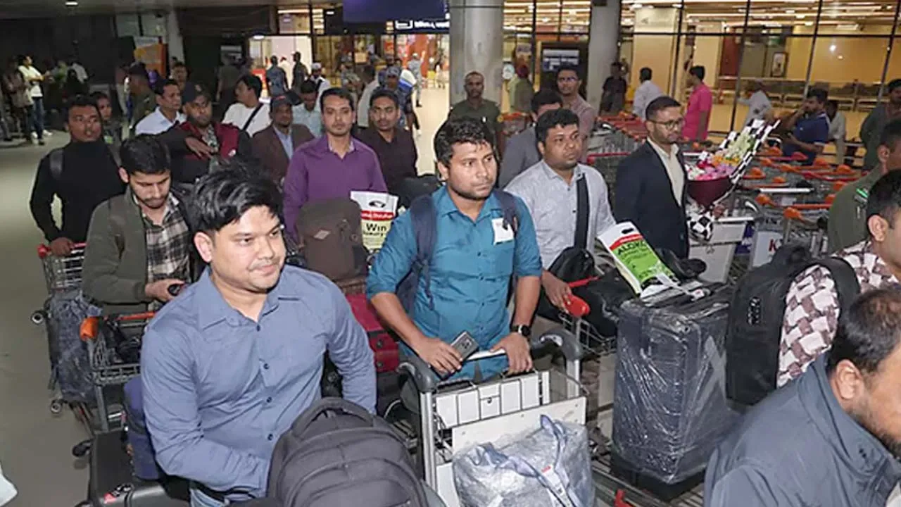 দেশে ফিরলেন হরমুজে আটকে থাকা ‘বাংলার জয়যাত্রা’র ১৭ নাবিক