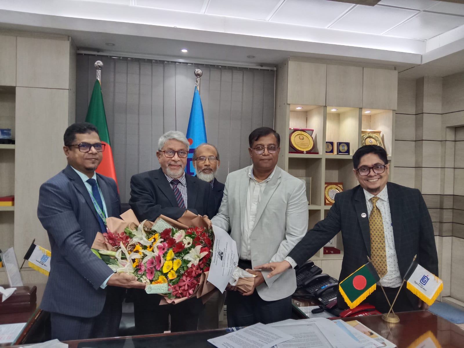 ইউজিসি চেয়ারম্যানের সঙ্গে মানারাত ইউনিভার্সিটি উপচার্যের সৌজন্য সাক্ষাৎ