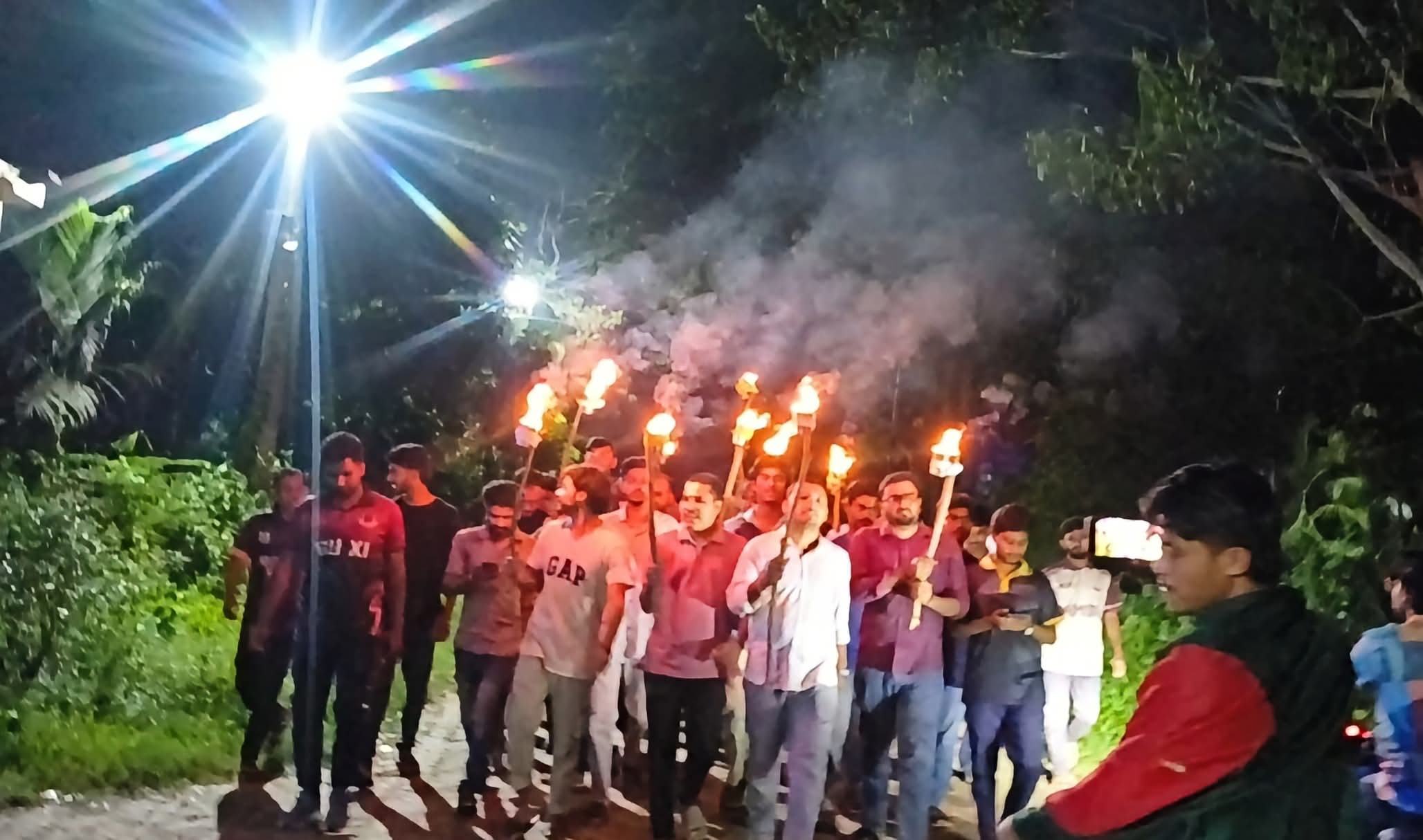 জয় শ্রী রাম স্লোগান দিয়ে ববিতে মধ্যরাতে সনাতনীদের মিছিল