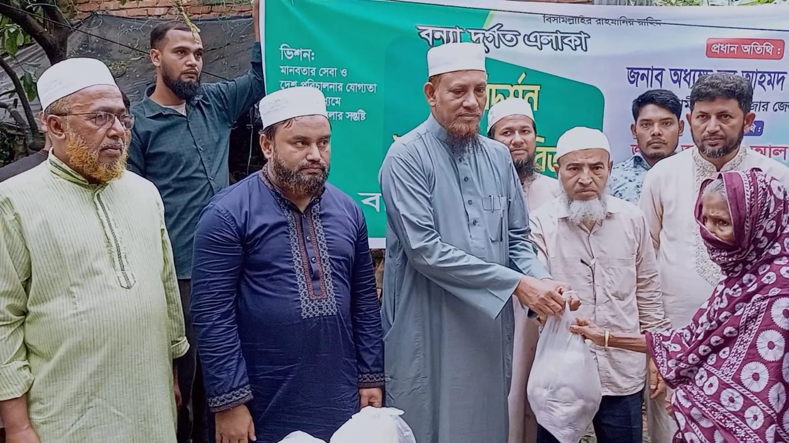 পানিবন্দি অসহায় মানুষগুলোর পাশে দাঁড়াতে বিত্তবানরাও এগিয়ে আসুন: চকরিয়ায় জেলা আমীর