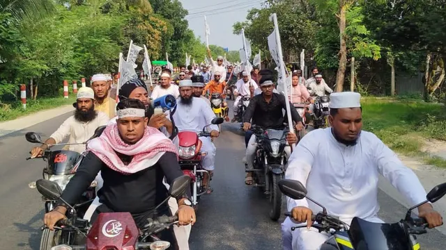আশুরা উপলক্ষ্যে খোকসায় কালিমার পতাকা হাতে বাইকার শোডাউন