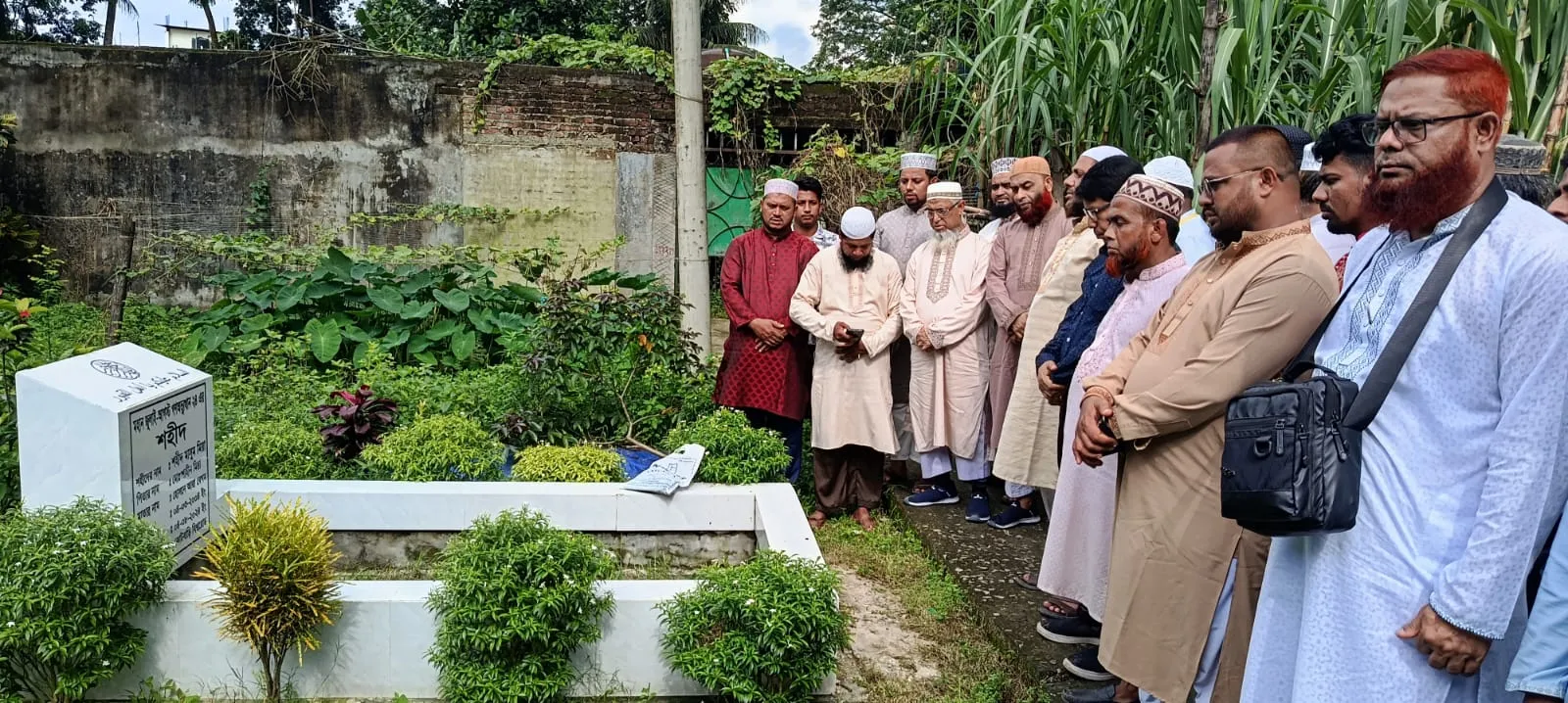 ‎কুমিল্লায় জুলাই শহীদ মাসুম মিয়ার কবর জিয়ারত করলেন জামায়াত নেতৃবৃন্দ