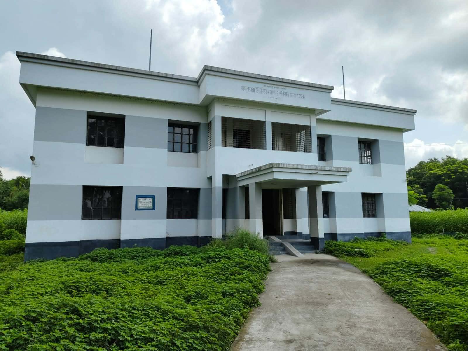 কুমারখালীর যদুবয়রা ইউপি স্বাস্থ্য ও পরিবার কল্যাণ কেন্দ্রে সেবা ব্যহত