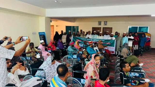আতাউর রহমান সরকারের উদ্যোগে কসবায় হুইল চেয়ার বিতরণ