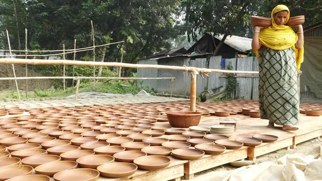 কুমারখালীর মাটির তৈরি তৈজসপত্র যাচ্ছে বিদেশে