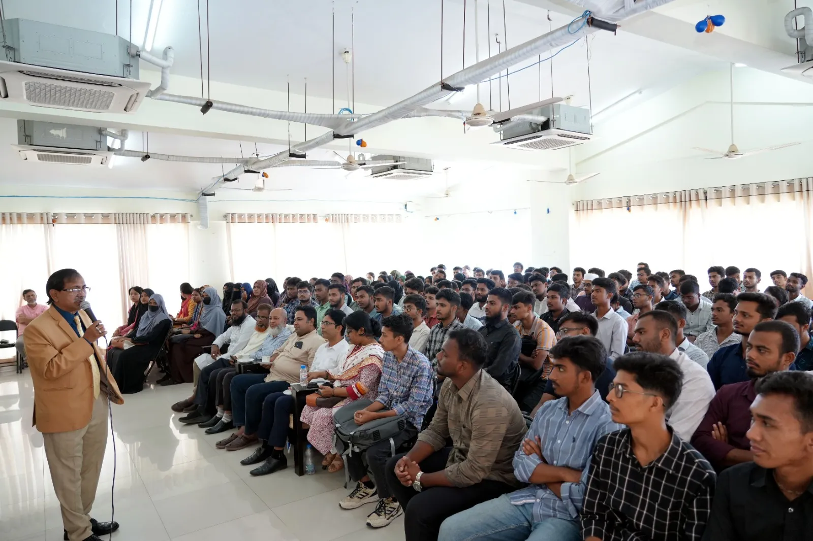 মাভাবিপ্রবিতে চার দিনব্যাপী ‘Student Grooming and University Adaptation Program’ চলছে