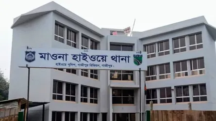 মহাসড়কে প্রাণ ঝরল দুই বন্ধুর