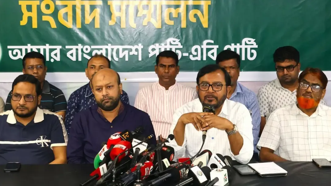 ‘পুশ-ইনের মতো অমানবিক আচরণ পৃথিবীতে বিরল’ : মজিবুর রহমান মঞ্জু