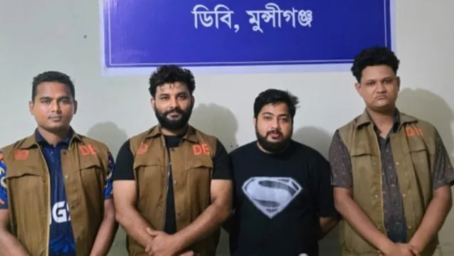 ‍মুন্সিগঞ্জে বসতঘরে ৪ বোতল বিদেশী মদসহ আটক ১