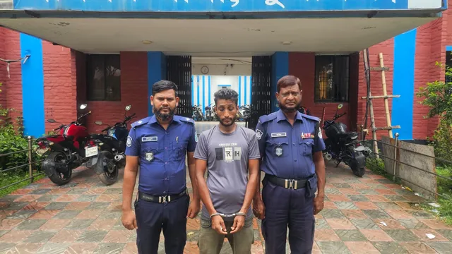 মুন্সিগঞ্জে  কিশোরী যাত্রীকে ধর্ষণচেষ্টার অভিযোগে অটোচালক গ্রেপ্তার