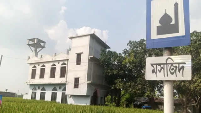 ভোলার মোড়ে আধুনিক দ্বিতল মসজিদ
