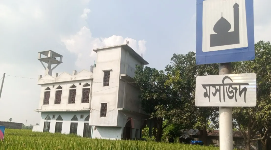 ভোলার মোড়ে আধুনিক দ্বিতল মসজিদ