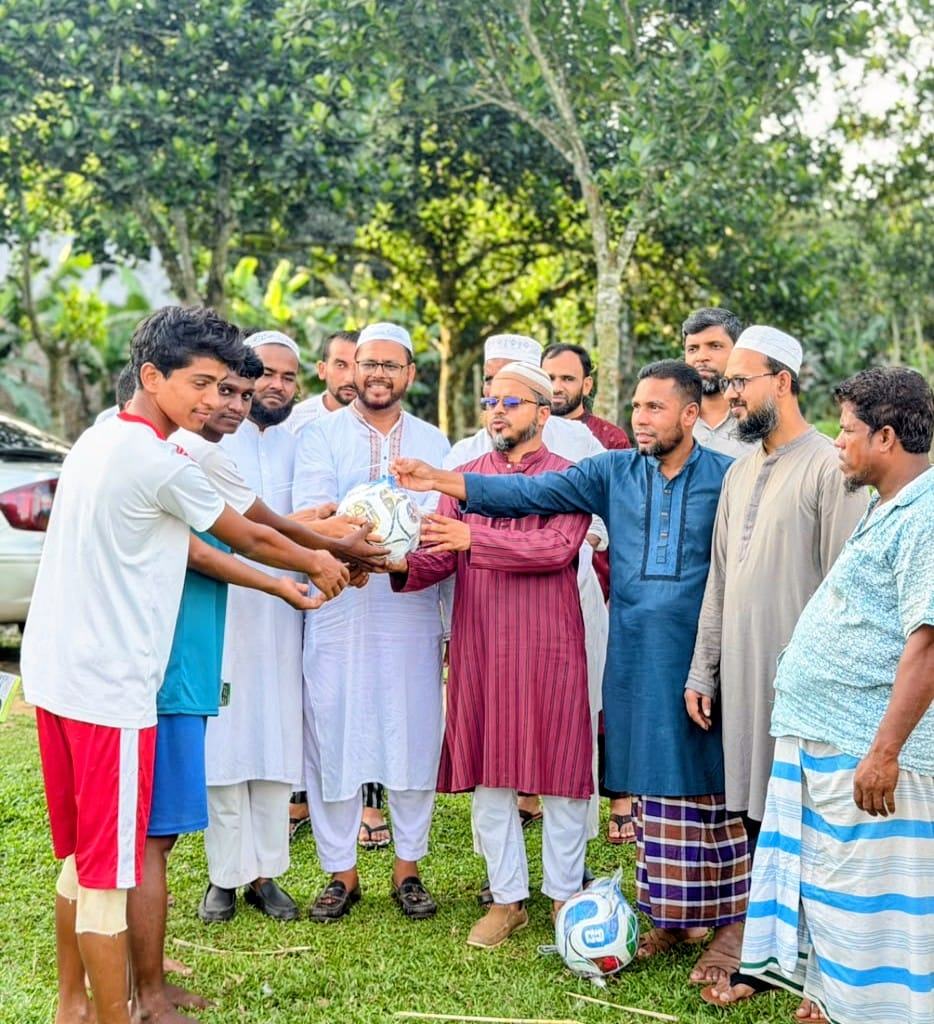 মাঠে-মাঠে, পাড়া-মহল্লায় প্রচারণায় মোস্তাফিজুর রহমান