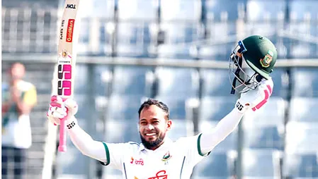 শততম টেস্ট স্মরণীয় করে রাখলেন মুশফিক