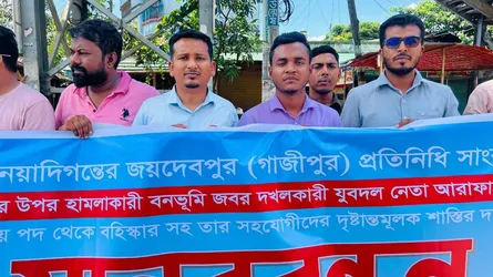 গাজীপুরে সাংবাদিকের ওপর হামলার প্রতিবাদে মানববন্ধন