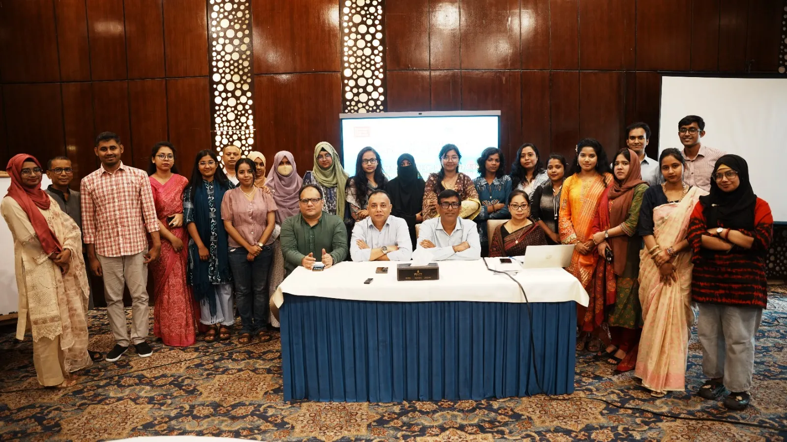 রাজনীতিতে অর্থবহ অংশগ্রহণ সীমিত: অন্তর্ভুক্তিমূলক রাজনীতি ও নারীর ক্ষমতায়নে সিজিএস-এর কর্মশালা