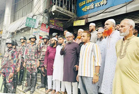 সদরঘাটে অগ্নিকাণ্ডে ক্ষতিগ্রস্ত ব্যবসায়ীদের পাশে জামায়াত নেতা ড. আব্দুল মান্নান