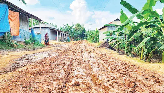পাহাড়িদের দুঃখ লাল মাটির কাঁচা রাস্তা