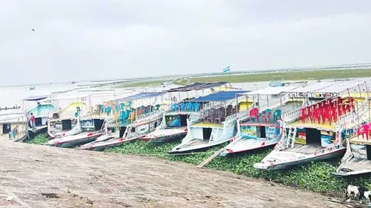 কিশোরগঞ্জের হাওরে পর্যটকদের আনাগোনা শুরু