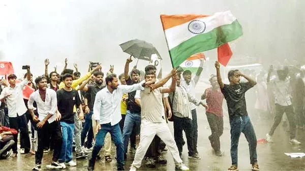 আন্দোলনে কাঁপছে দিল্লী