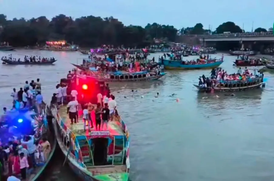 গাজীপুরে প্রতিমা বিসর্জনের সময় তুরাগ নদে নৌকাডুবি, দুই শিশু নিখোঁজ
