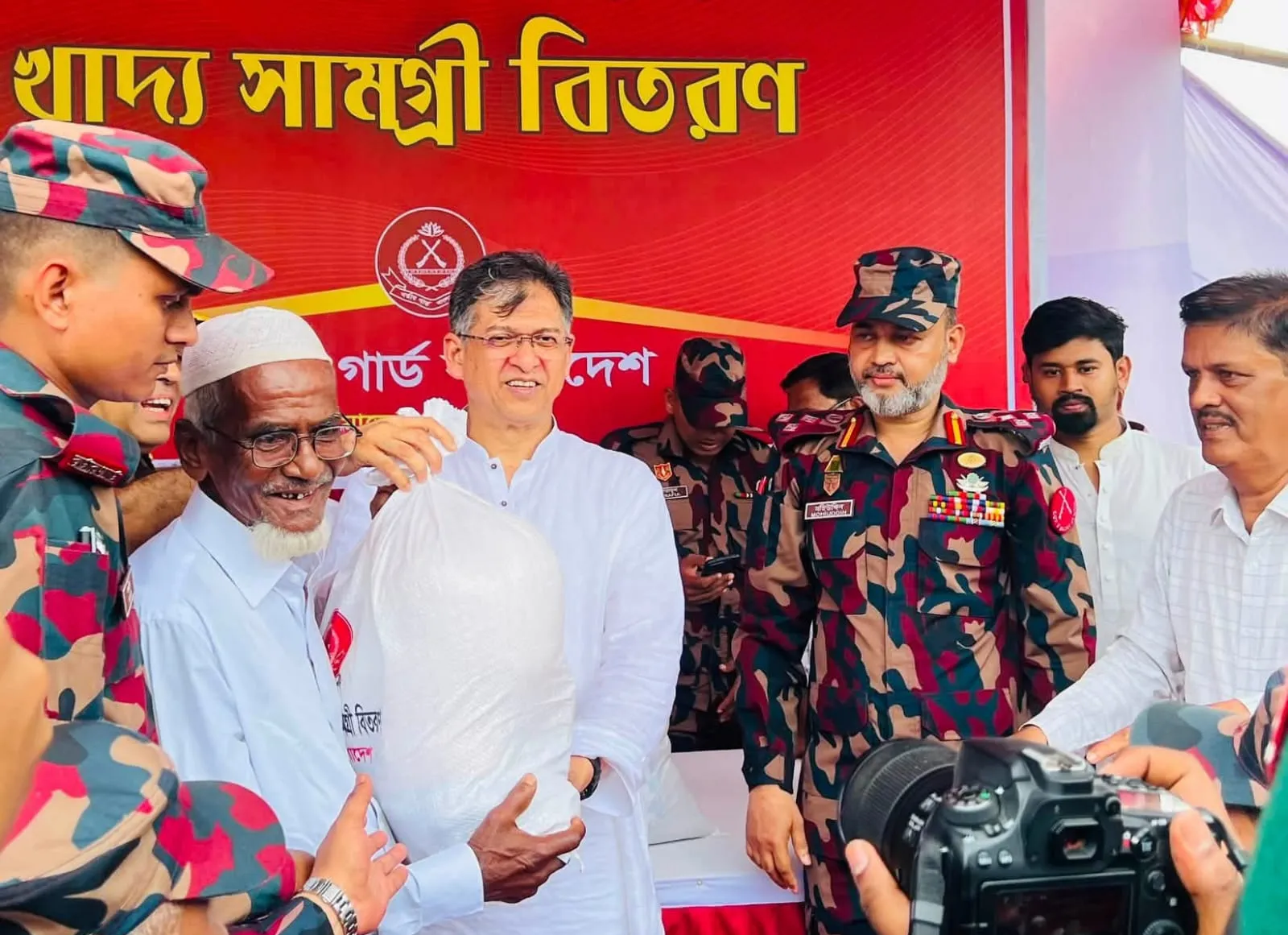 জনগণের সরকার জনগণের পাশেই আছে: চকরিয়ায় স্বরাষ্ট্রমন্ত্রী সালাহউদ্দিন আহমদ