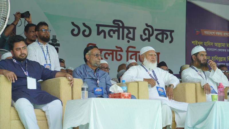 সিলেট আলিয়া মাদ্রাসা মাঠে বক্তব্য রাখছেন ডাঃশফিকুর রহমান