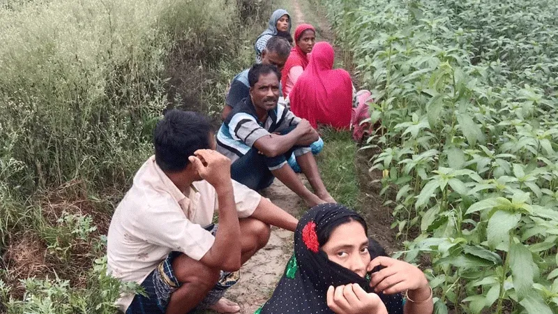 পতাকা বৈঠকেও মেলেনি সমাধান, সীমান্তে ঝুলছে পুশ-ইনের শিকার ১২ জনের ভাগ্য