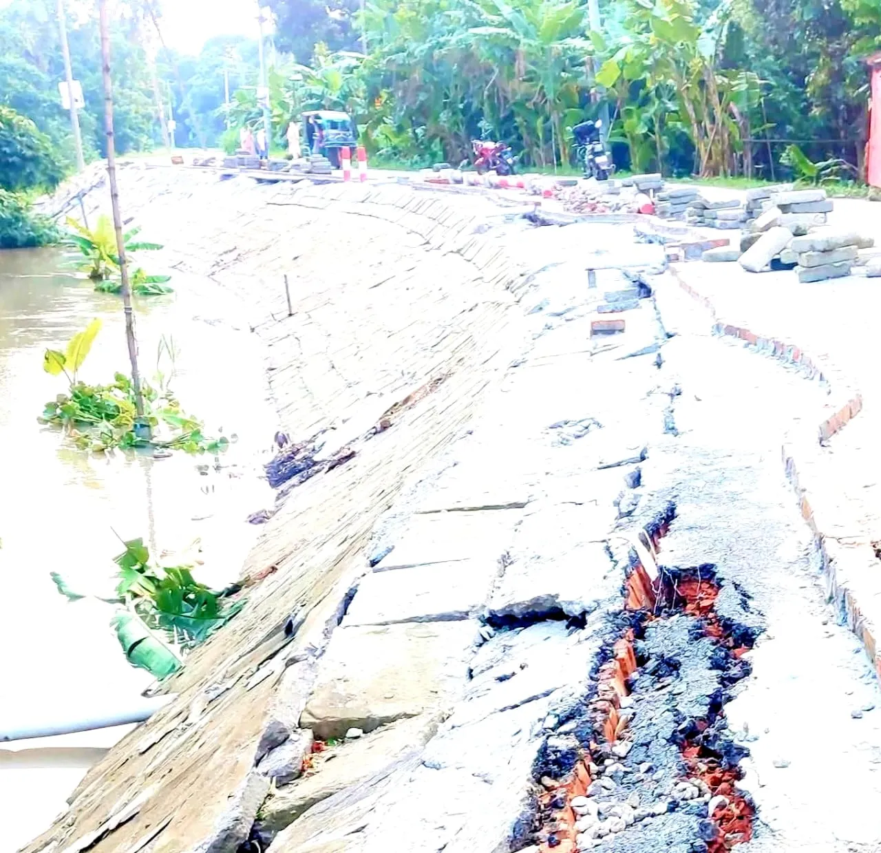 শেষ হতে লাগল পাঁচ বছর, টিকল না পাঁচ মাস-শ্রীপুরে ধসে পড়ছে নতুন সড়ক