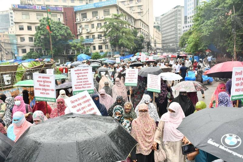 সাত দফা দাবিতে ইসলামী ব্যাংকের গ্রাহকদের বিক্ষোভ২