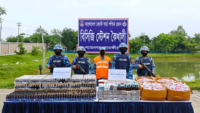 শ্যামনগরে বিপুল পরিমানে মাদকদ্রব্য ও ভারতীয় ঔষধ জব্দ