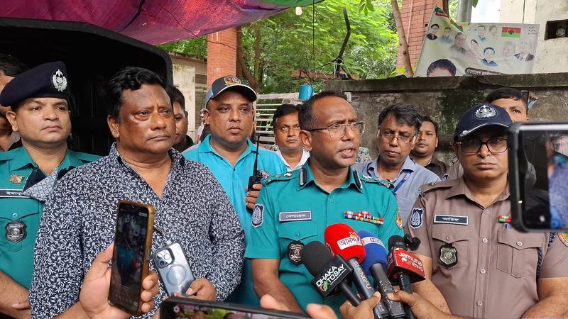 টঙ্গী হাজীর মাজার বস্তিতে মাদকের আখড়ায় অবৈধ বিদ্যুৎ-ইন্টারনেট সংযোগ বিচ্ছিন্ন