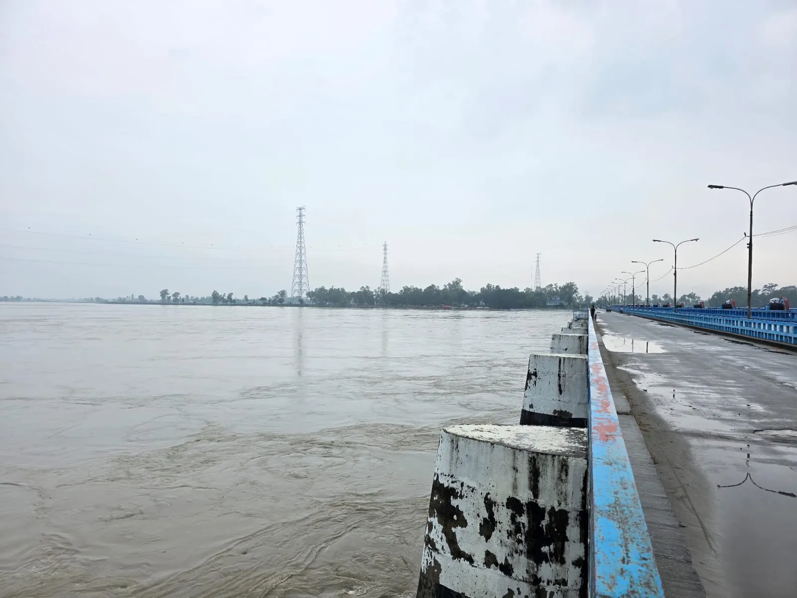 তিস্তার পানি বিপদসীমার মাত্র ১ সেন্টিমিটার ওপরে, আতঙ্কে তিস্তাপাড়ের মানুষ
