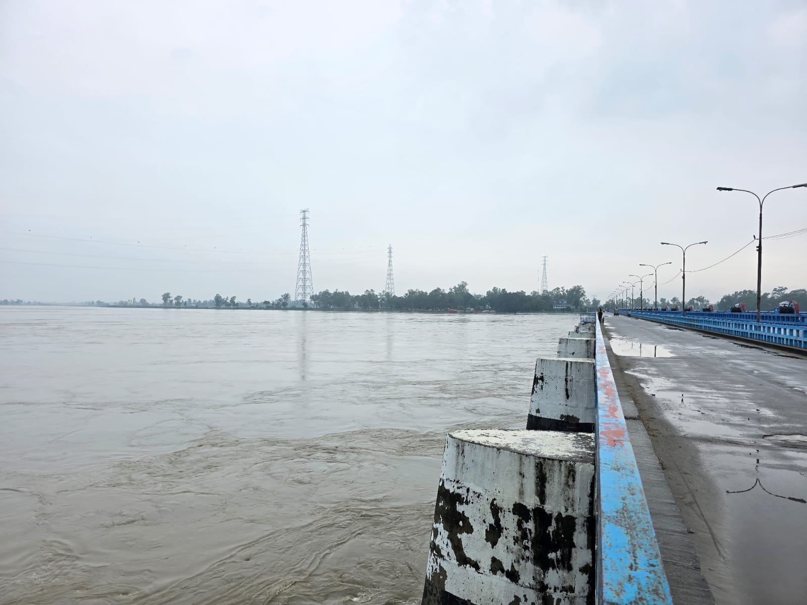 তিস্তার পানি বিপদসীমার ১সেন্টিমিটার ওপরে  আতঙ্কে তিস্তা পারের মানুষ
