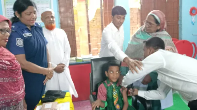 বাগাতিপাড়ায় টাইফয়েড টিকা প্রদান উদ্বোধন